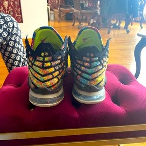 Men’s size 9 tennis shoes